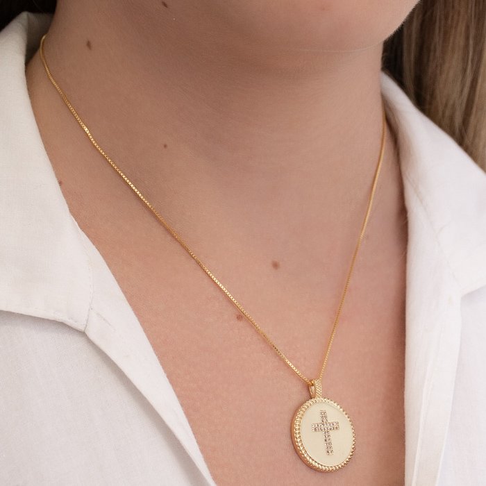 COLAR COM MEDALHA DE CRUZ CRAVEJADA