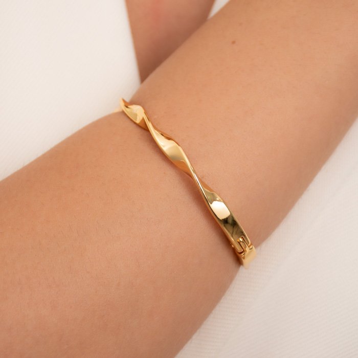 BRACELETE DOURADO FIO QUADRADO TORCIDO