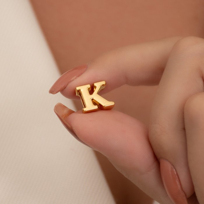 PINGENTE LETRA \"K\" PEQUENA 1CM
