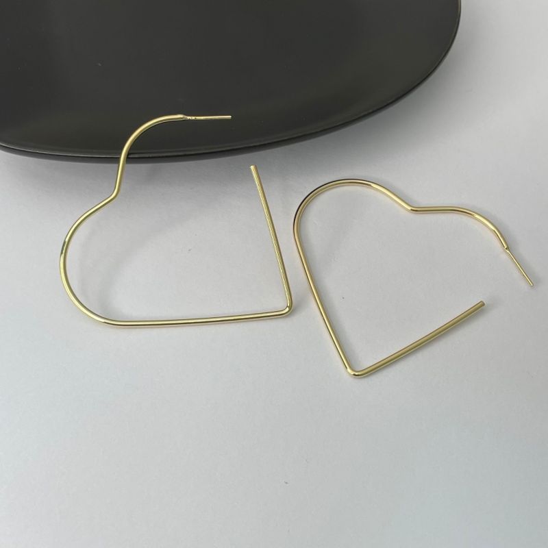 ARGOLA EM FORMA DE CORAÇÃO. 5 CM