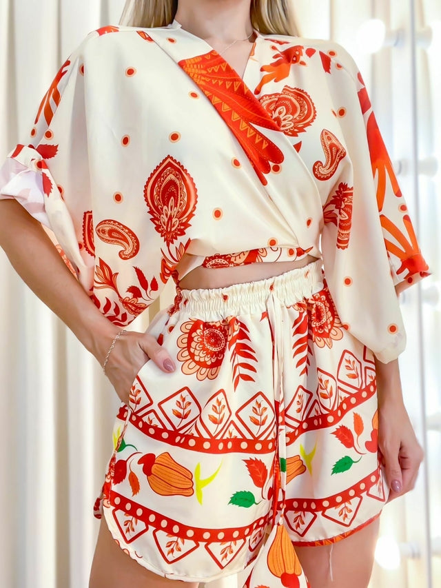 Conjunto Feminino em Crepe Short e Cropped Estampado