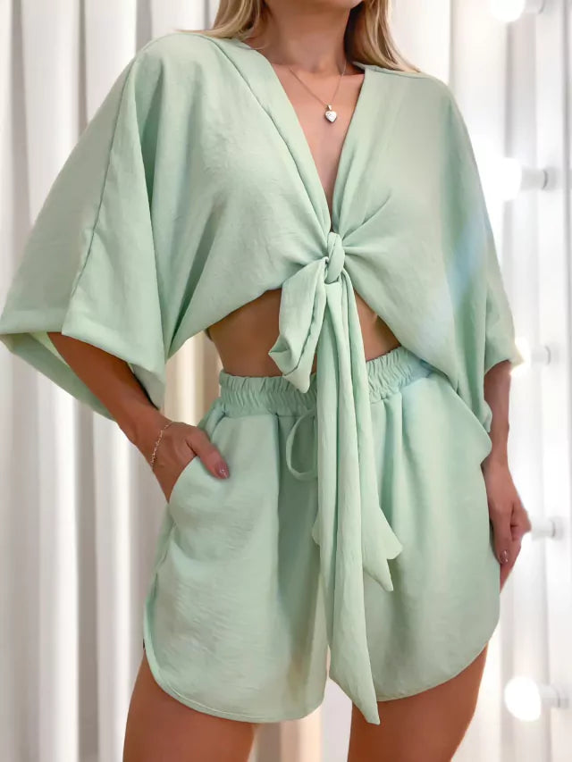 Conjunto Feminino em Crepe Short e Cropped Multiformas