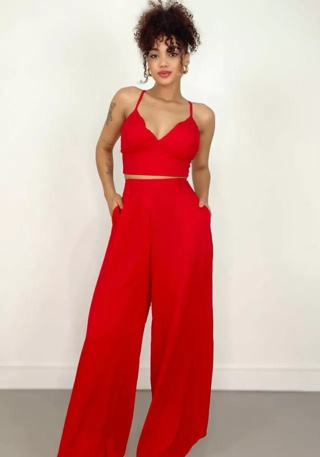 Conjunto Feminino em Viscolinho Calça Pantalona e Cropped de Alça