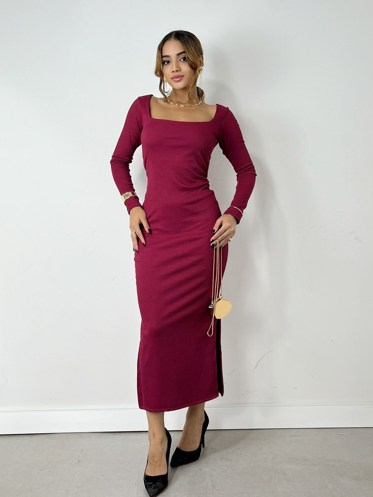 Vestido Feminino Midi em Ribana Manga Longa Decote Quadrado