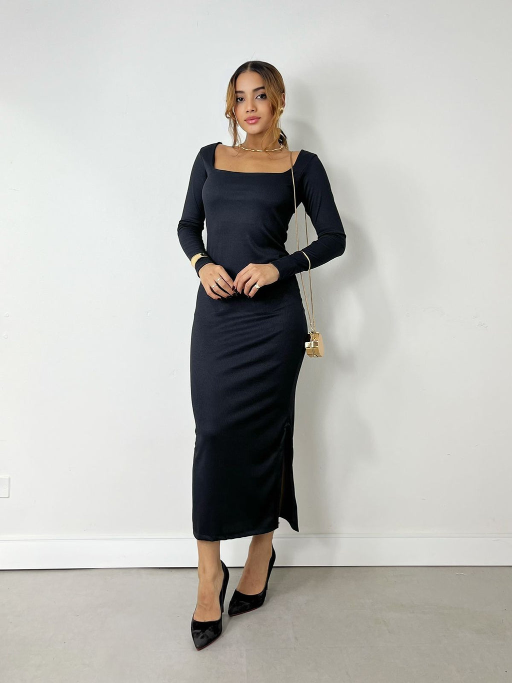 Vestido Feminino Midi em Ribana Manga Longa Decote Quadrado