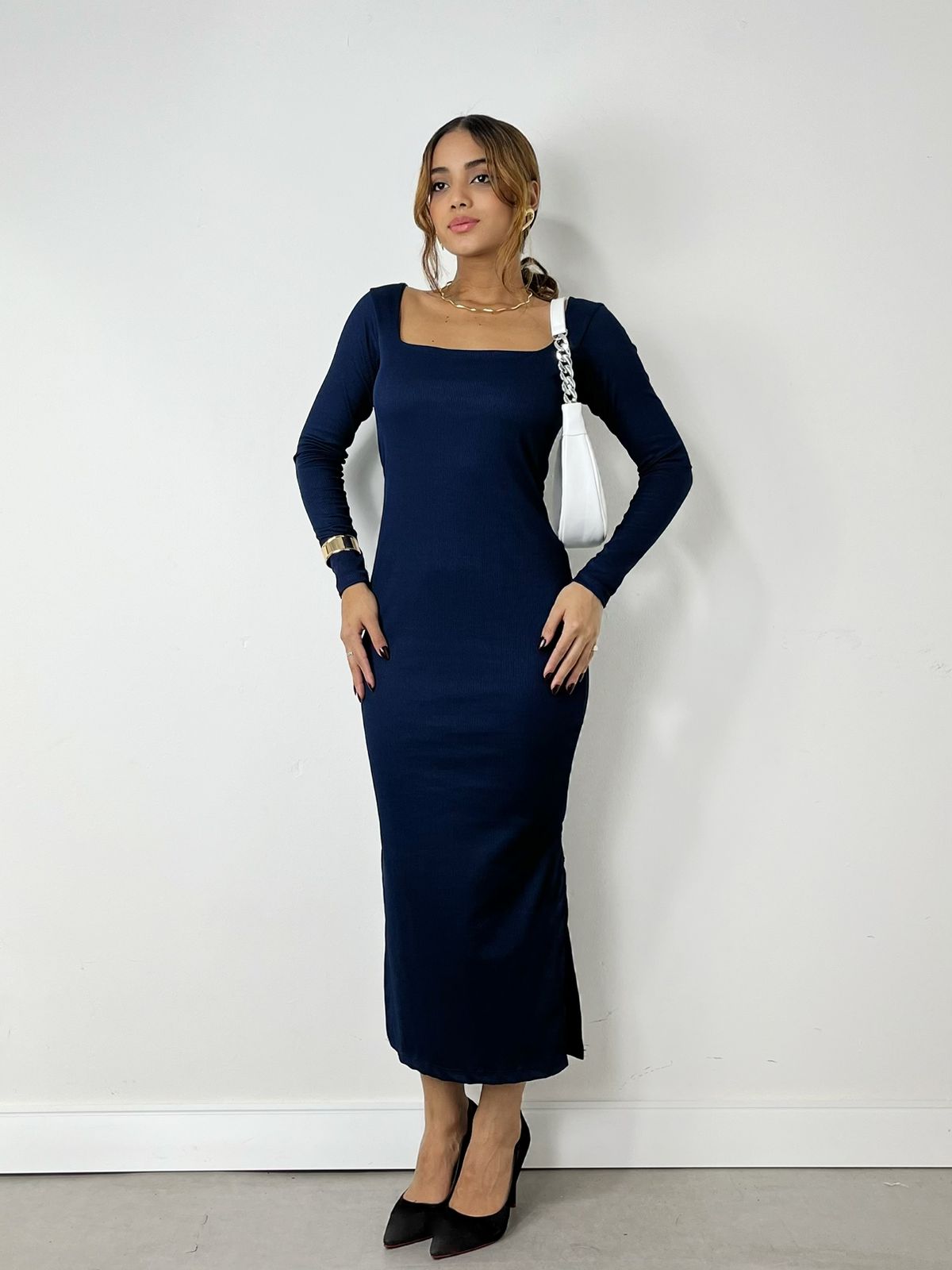Vestido Feminino Midi em Ribana Manga Longa Decote Quadrado