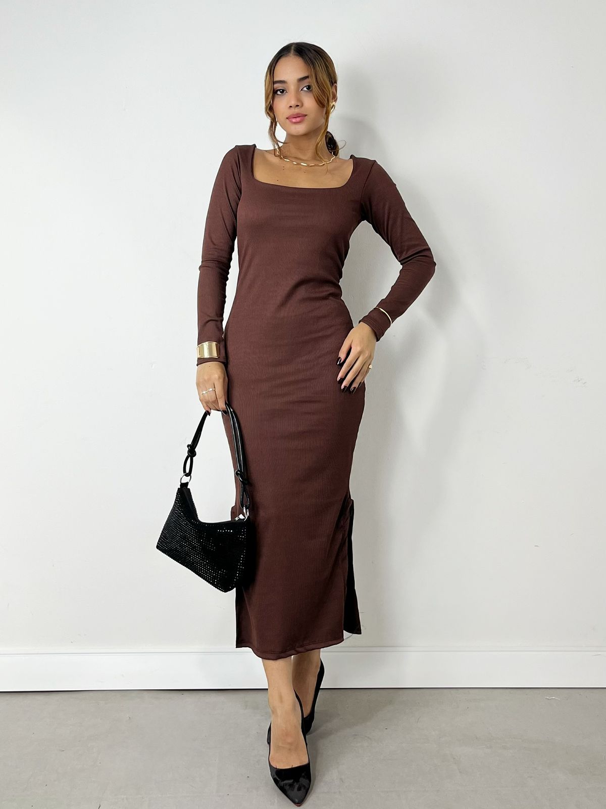 Vestido Feminino Midi em Ribana Manga Longa Decote Quadrado