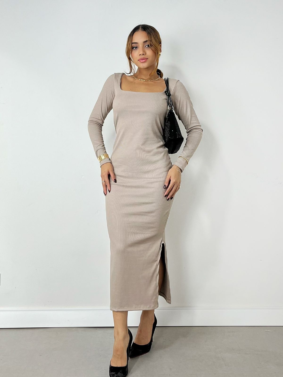 Vestido Feminino Midi em Ribana Manga Longa Decote Quadrado