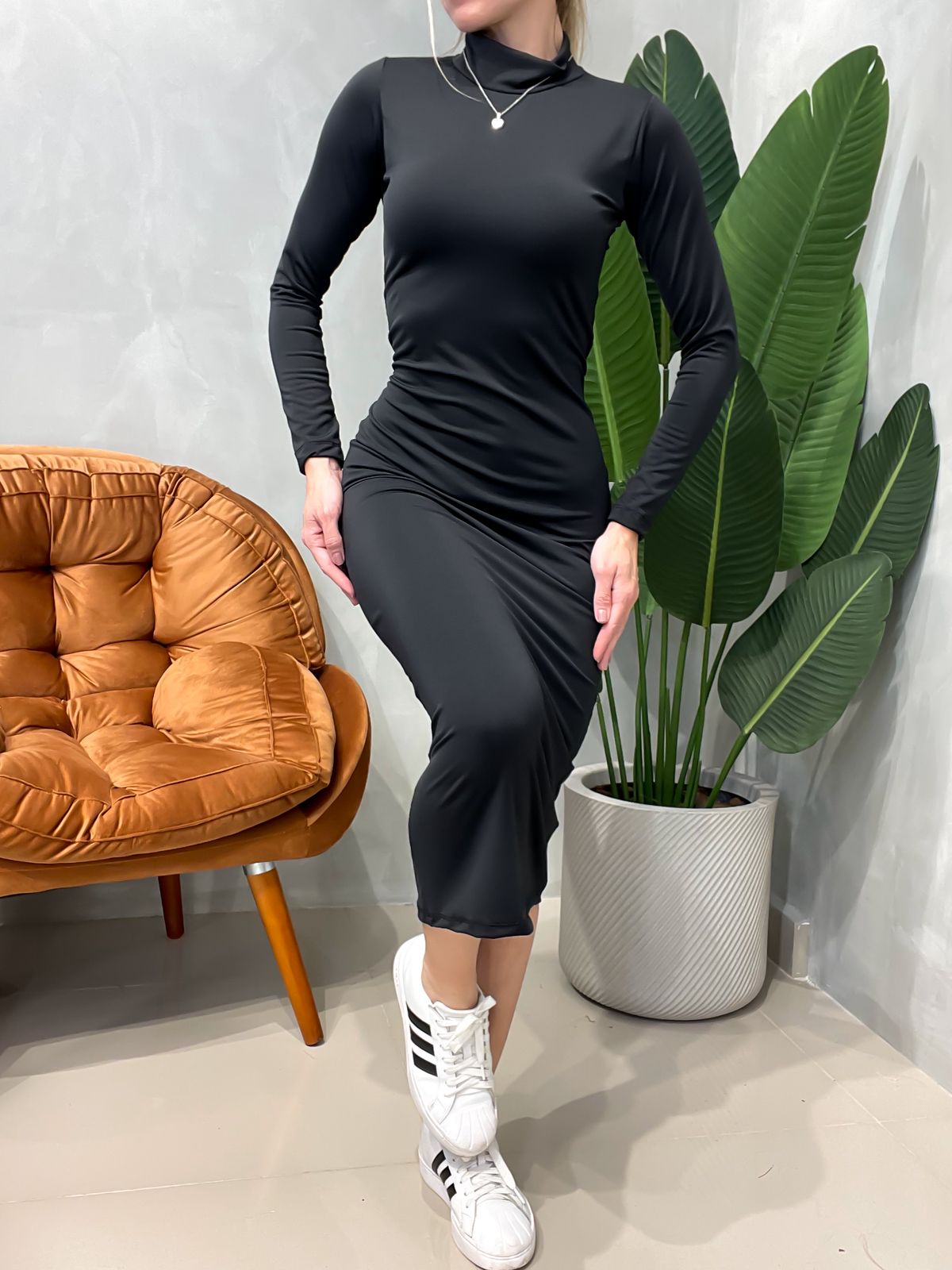 Vestido Feminino Midi em Suplex Manga Longa com Gola