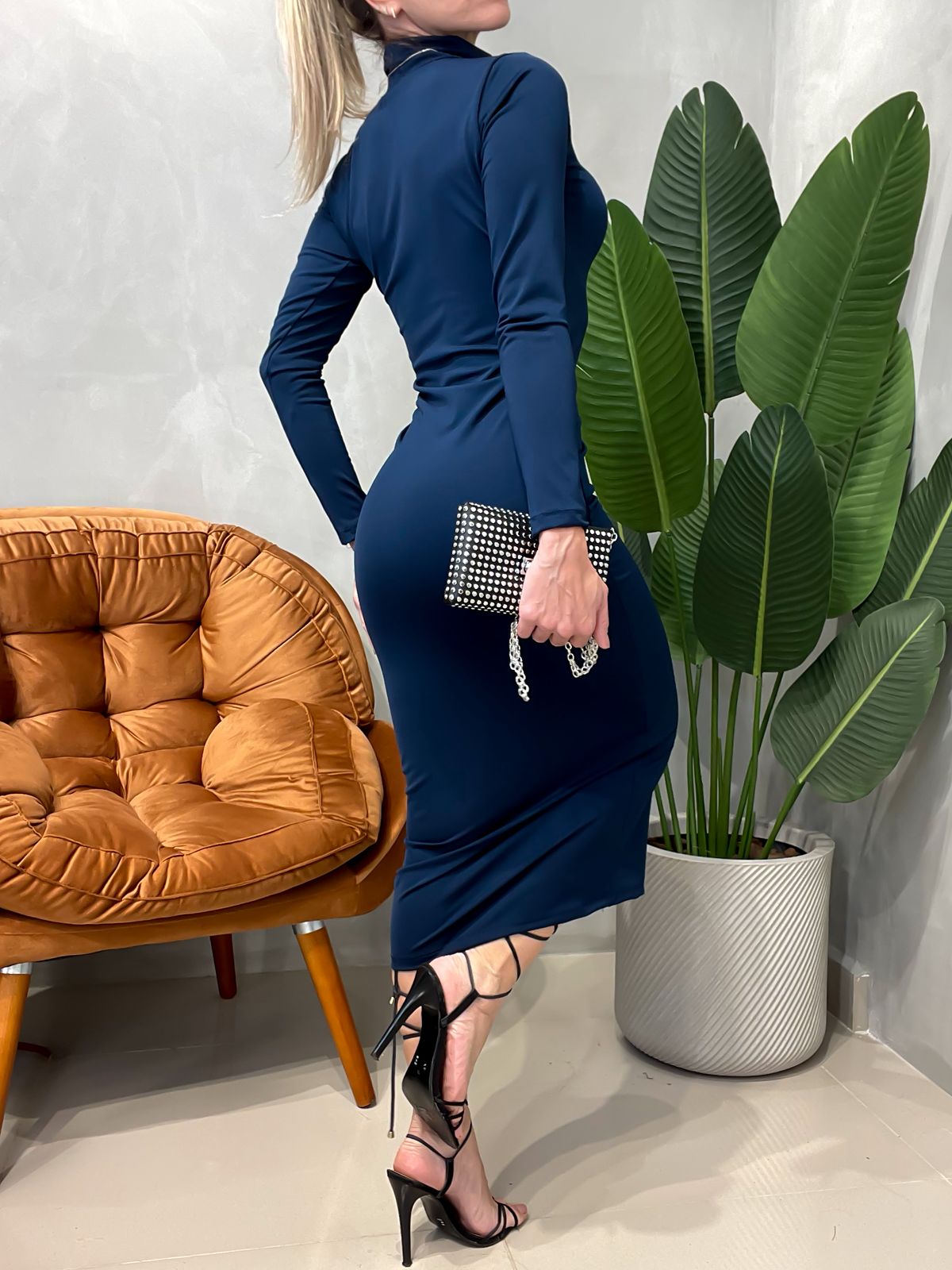 Vestido Feminino Midi em Suplex Manga Longa com Gola