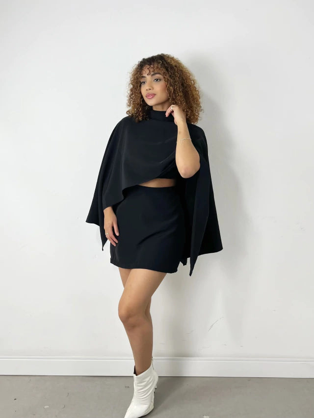 Conjunto Feminino em Alfaiataria Bata com Top e Shorts Saia