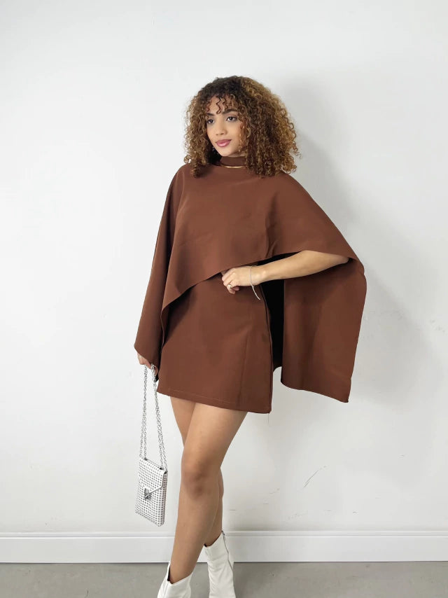 Conjunto Feminino em Alfaiataria Bata com Top e Shorts Saia