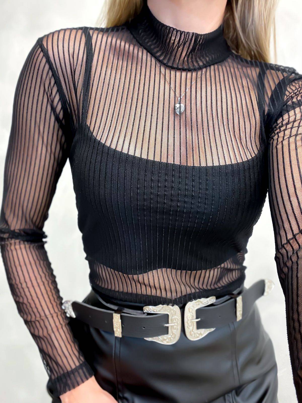 Body em Tule Listrado com Gola