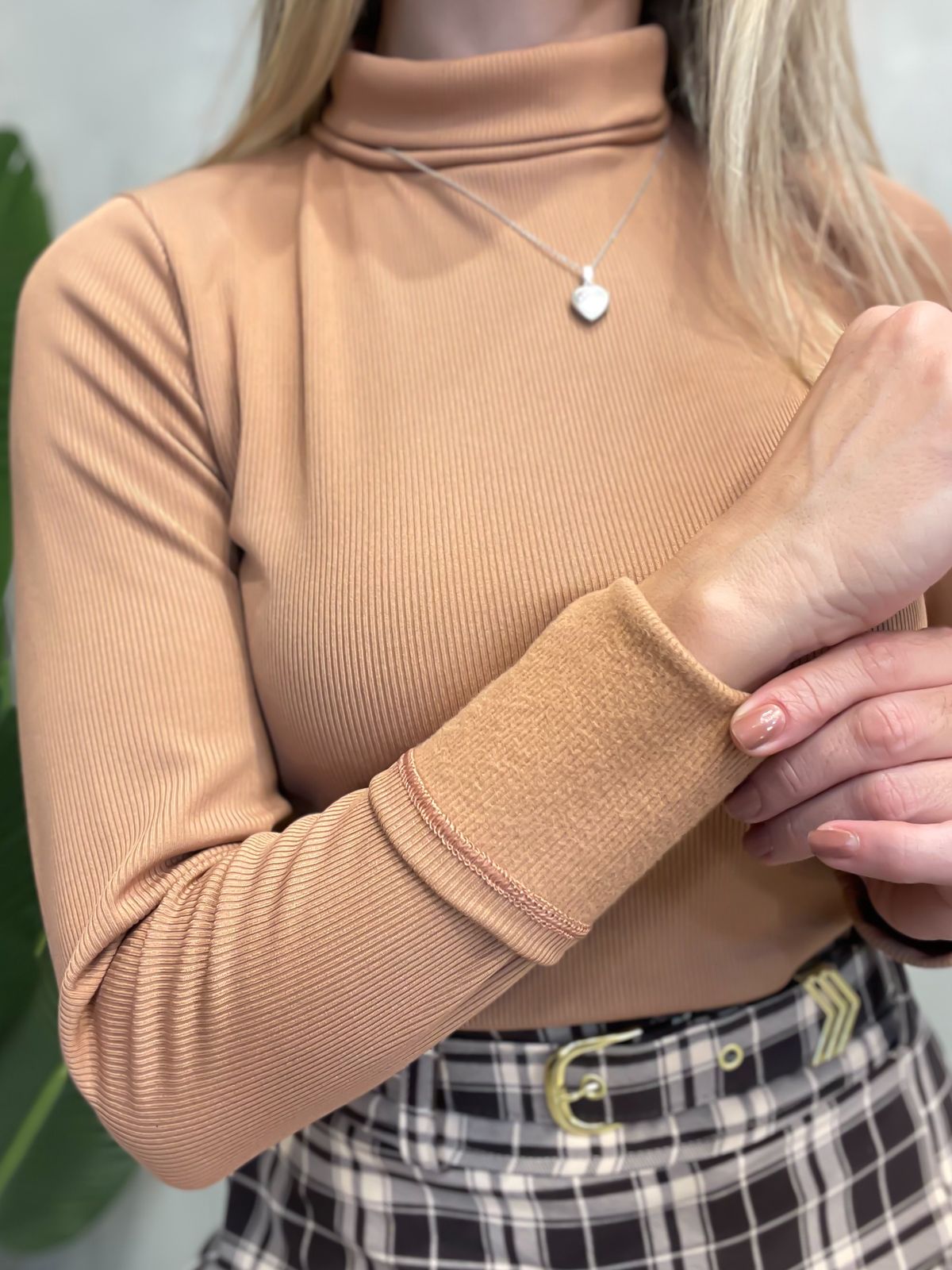 Blusa em Ribana Manga Longa Térmica com Gola Alta