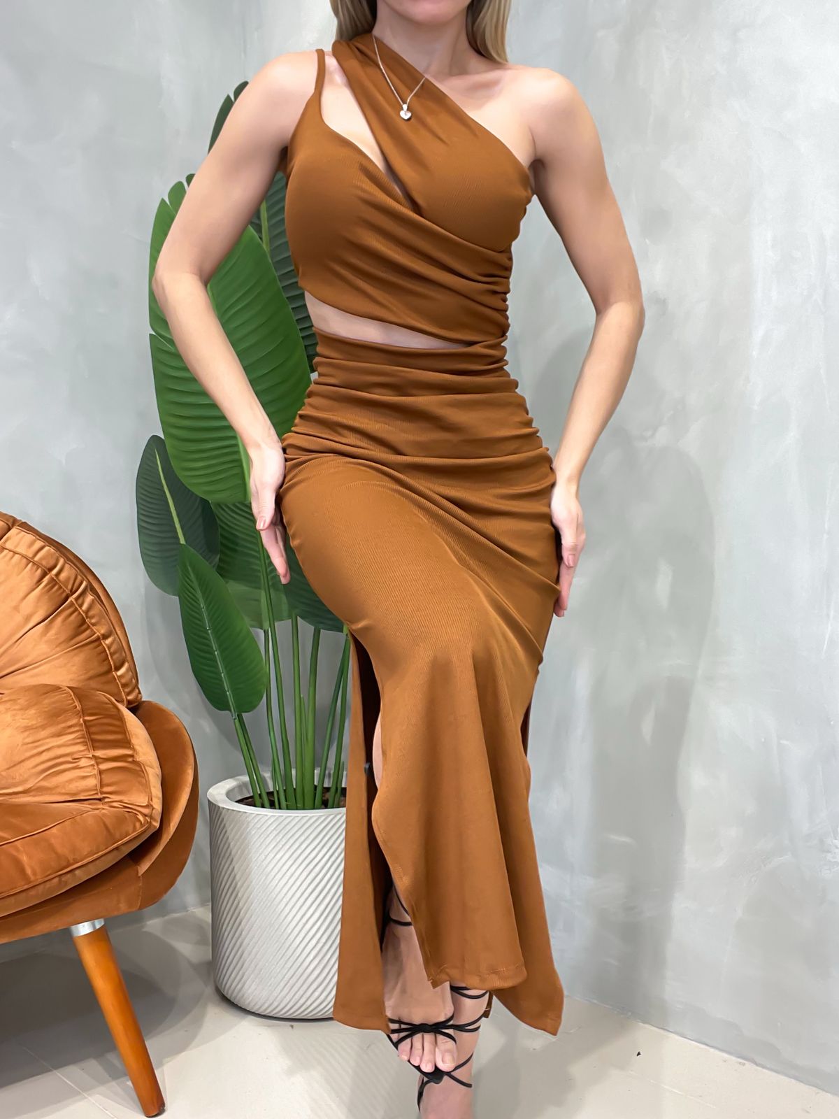 Vestido Longo em Ribana Ombro Único com Recorte