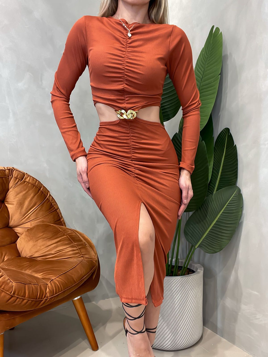 Vestido Midi em Ribana Manga Longa Plissado com Recorte