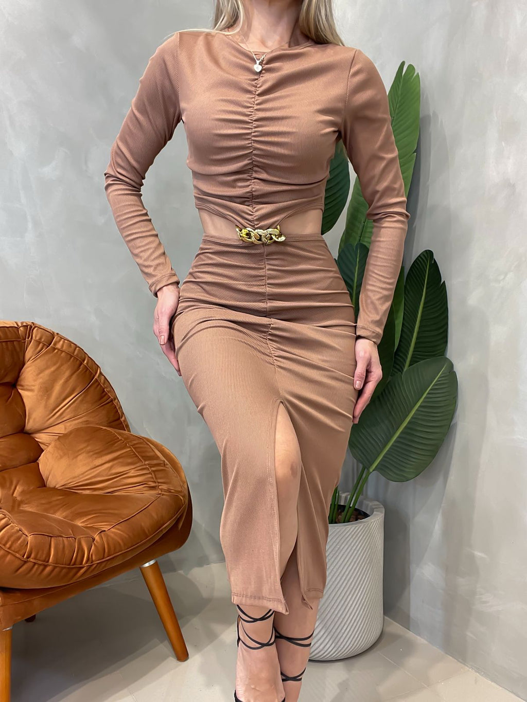 Vestido Midi em Ribana Manga Longa Plissado com Recorte