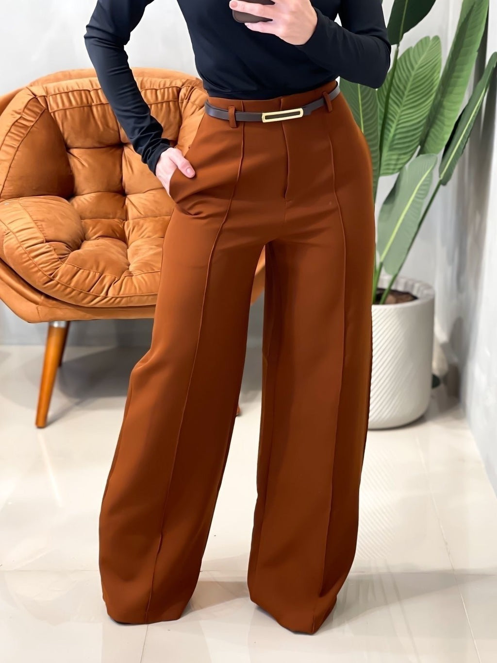 Calça Feminina Pantalona em Alfaiataria com Cinto