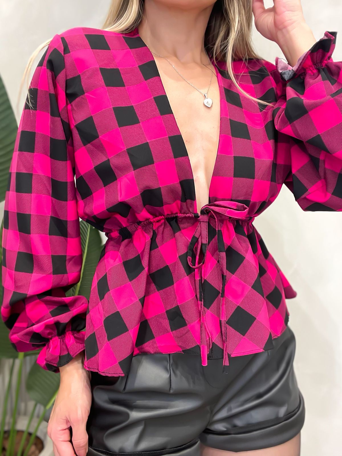 Blusa Xadrez Manga Longa com Babado e Amarração