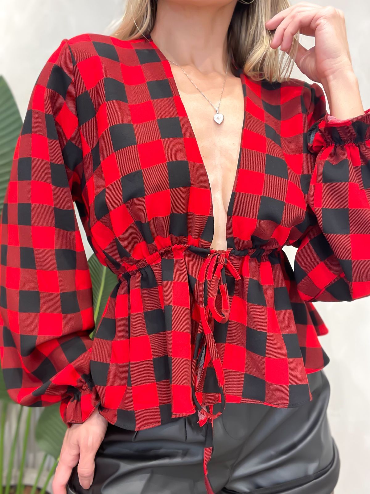 Blusa Xadrez Manga Longa com Babado e Amarração