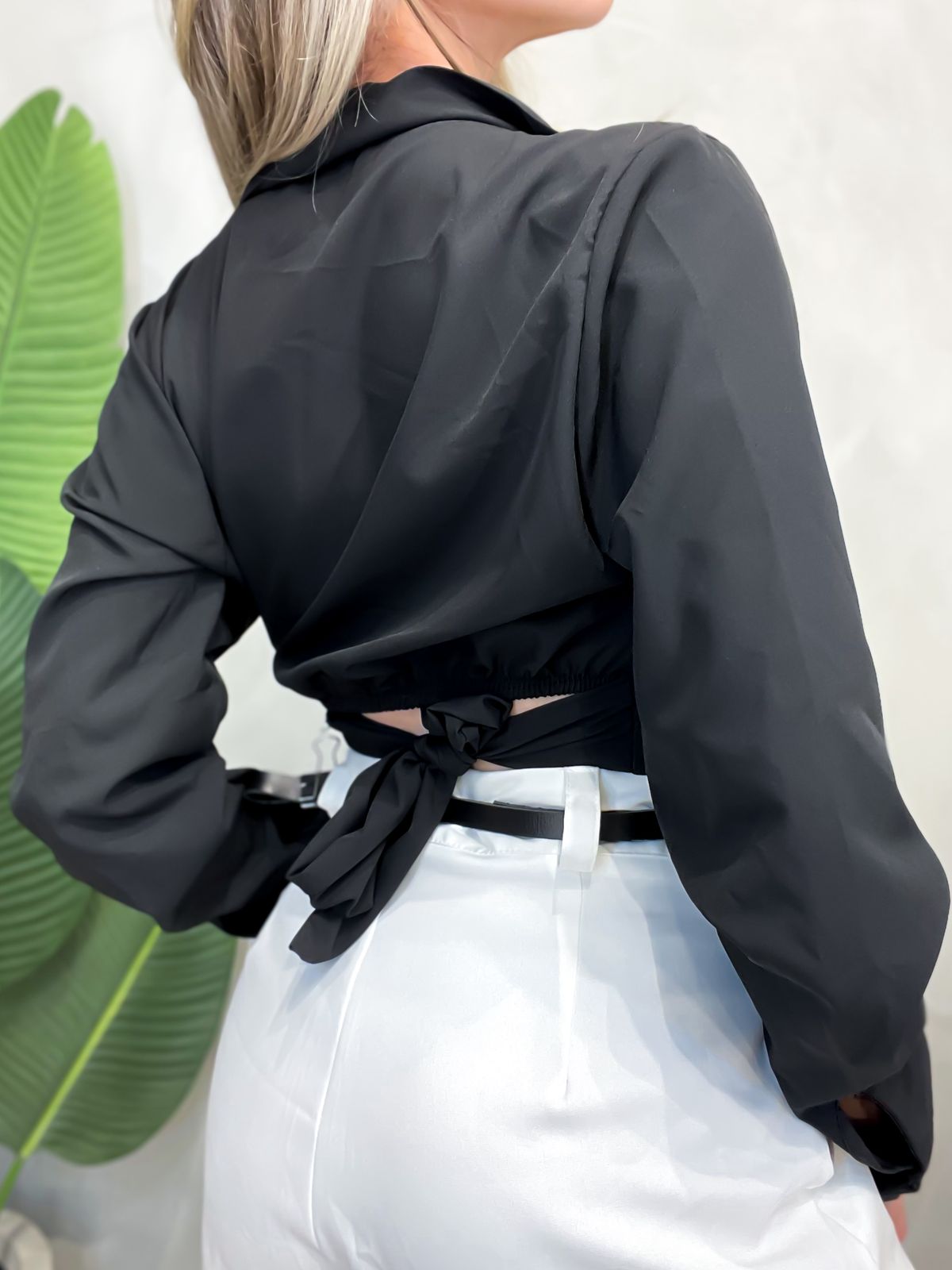 Camisa Cropped Manga Longa Transpassado com Amarração
