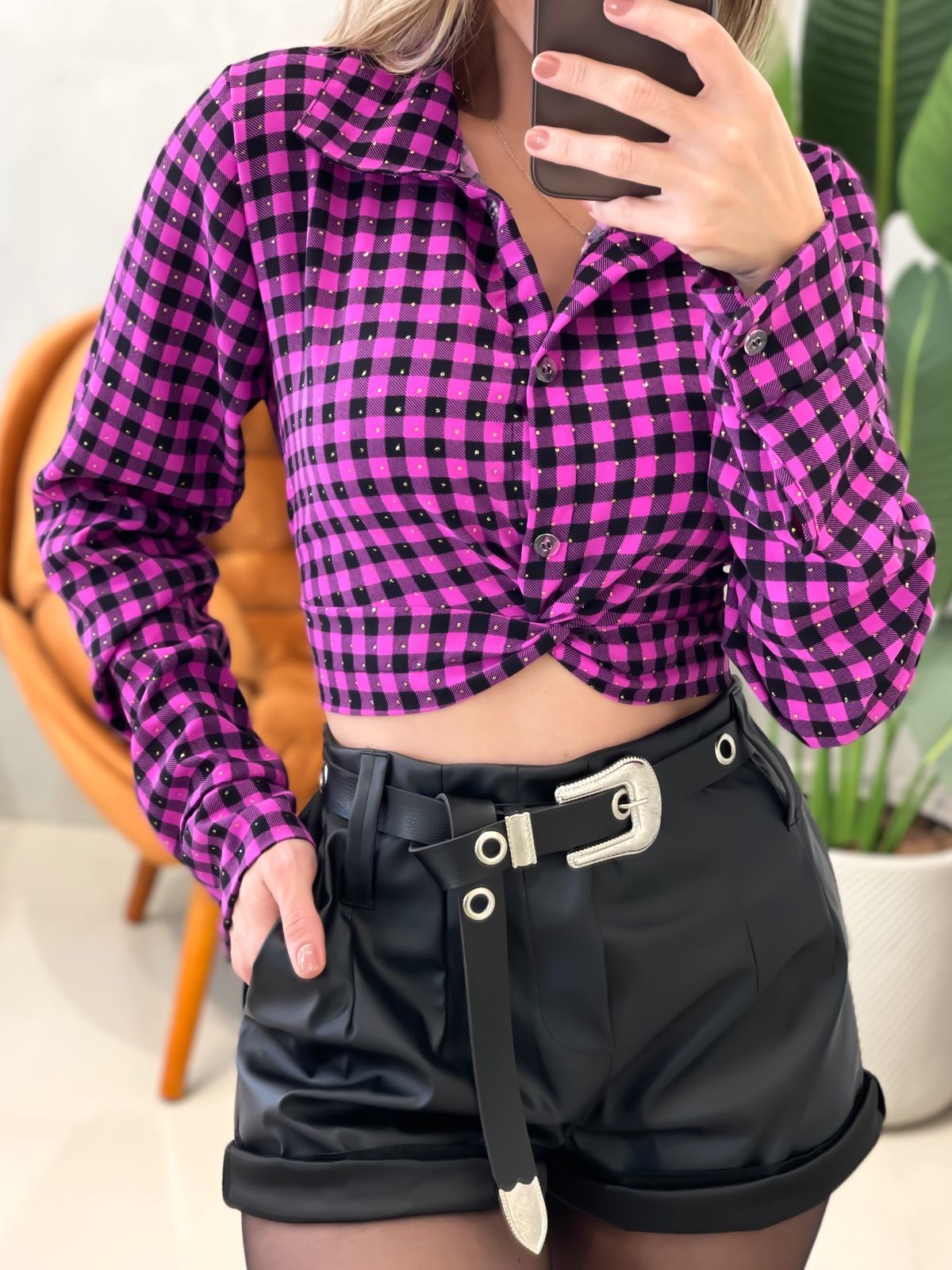 Camisa Cropped Manga Longa Xadrez com Strass e Amarração
