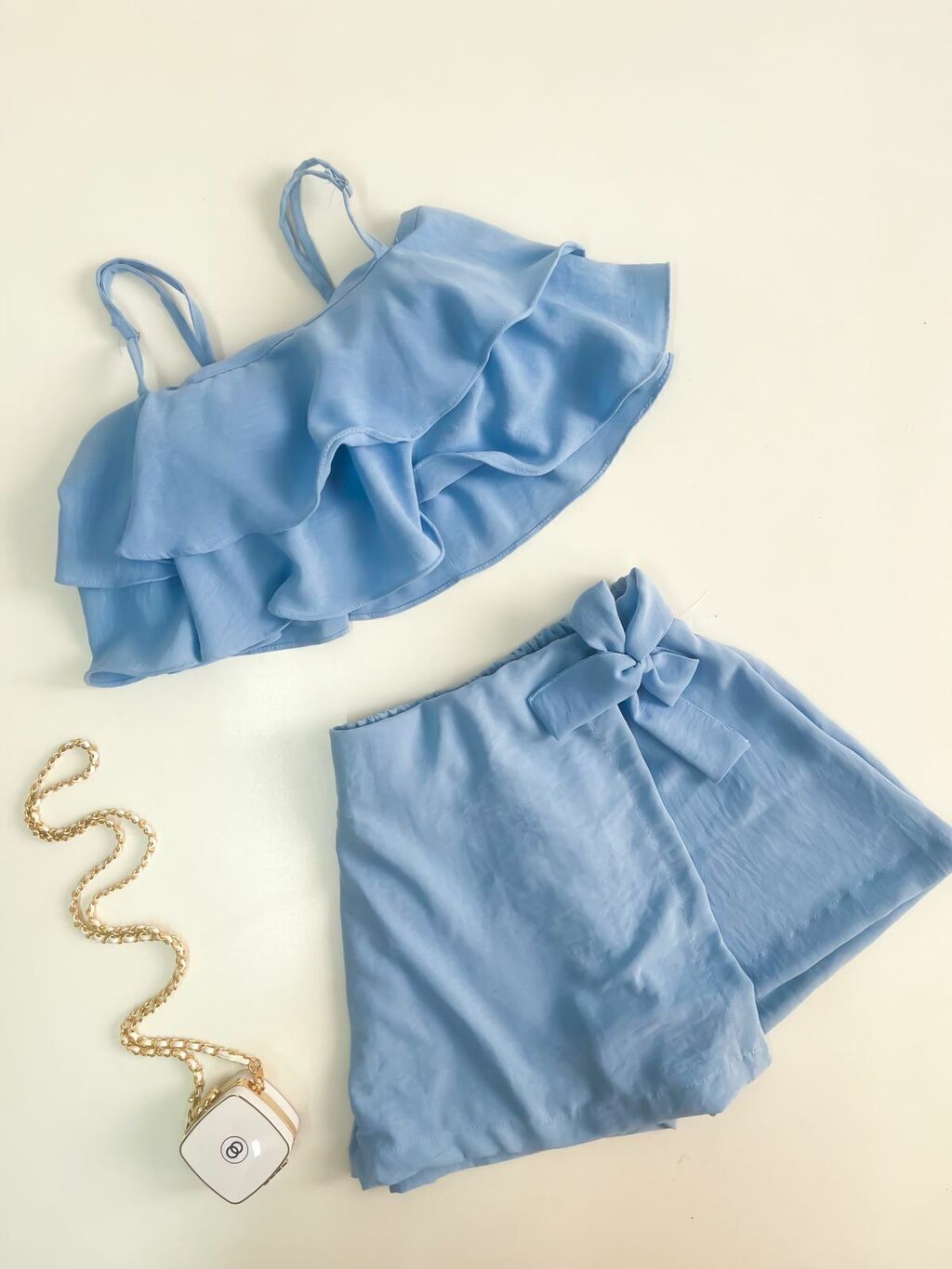 Conjunto em Crepe Floral Cropped Babado e Short Saia