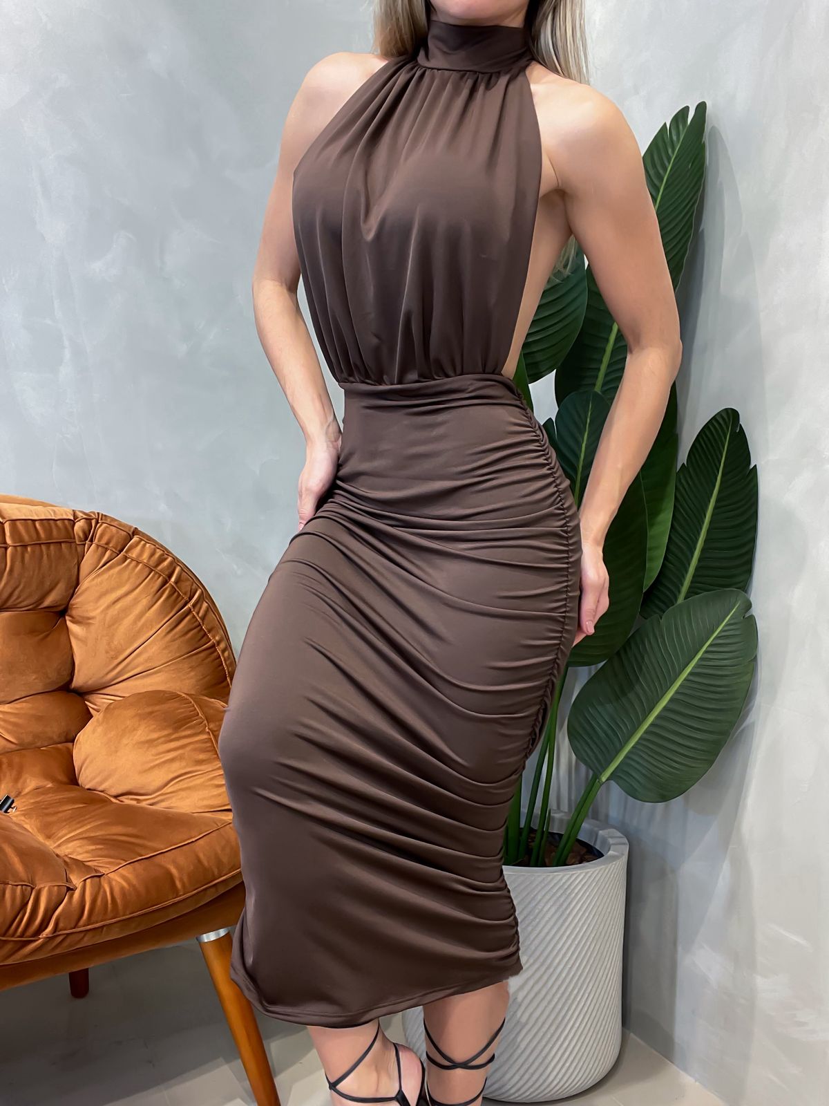 Vestido Midi em Suplex Frente Única Plissado