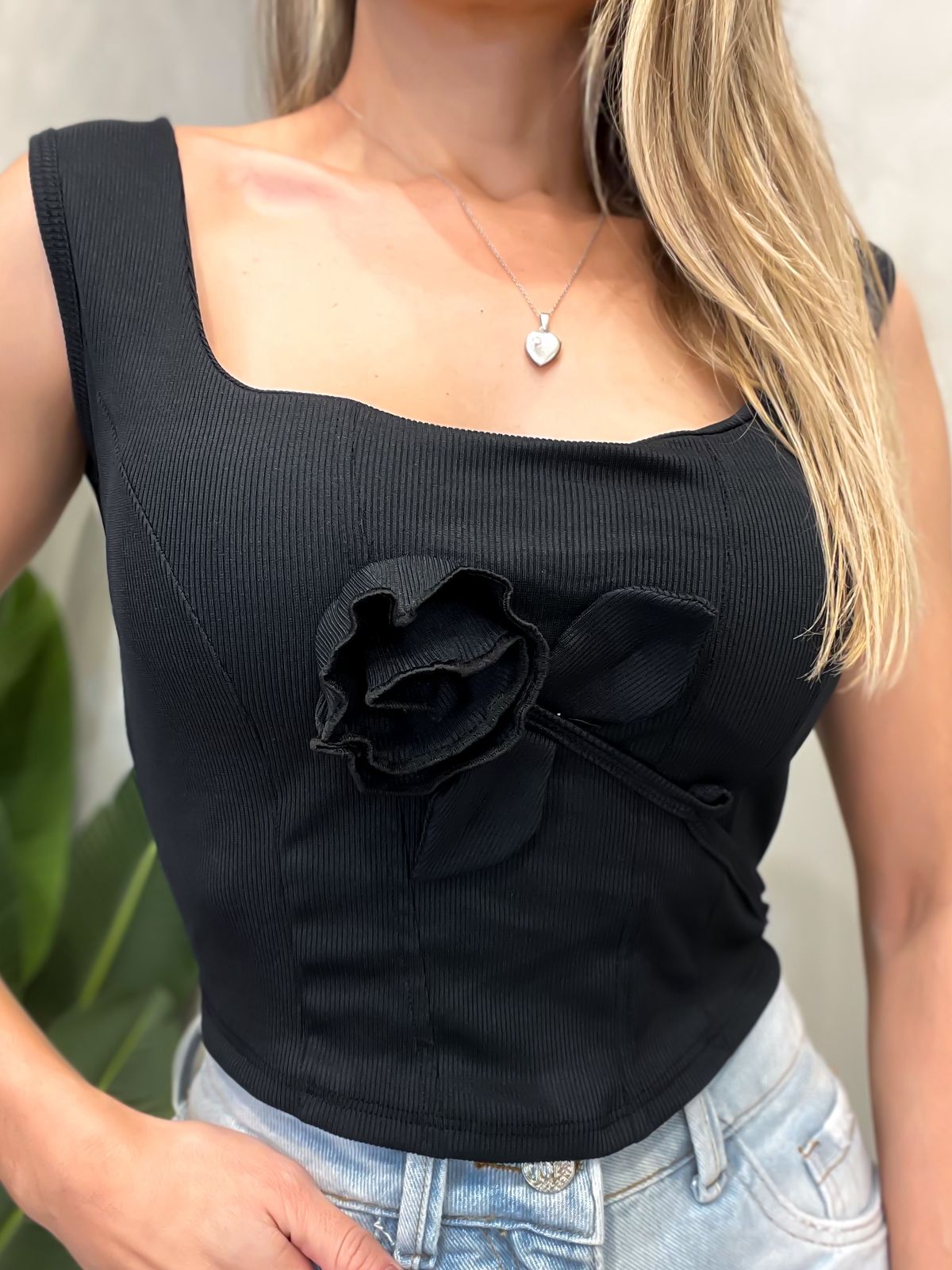 Cropped em Ribana Corset sem Manga com Flor